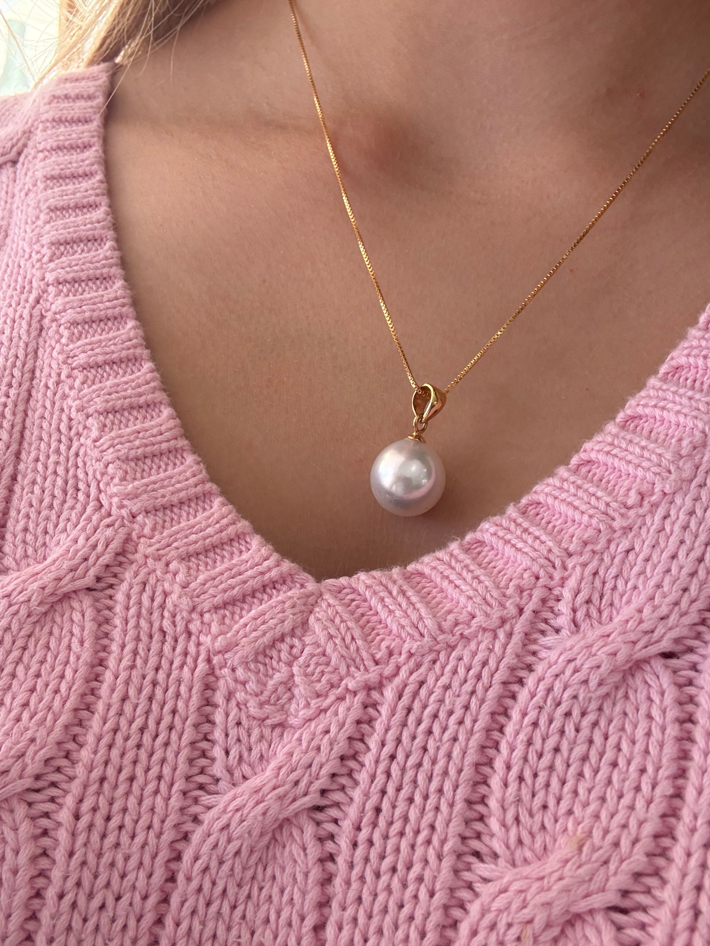 Australian south sea pearl 9ct yellow gold pendant on gold chain 