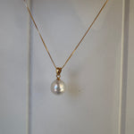 Gold necklace with a south sea pearl pendant in 9ct gold