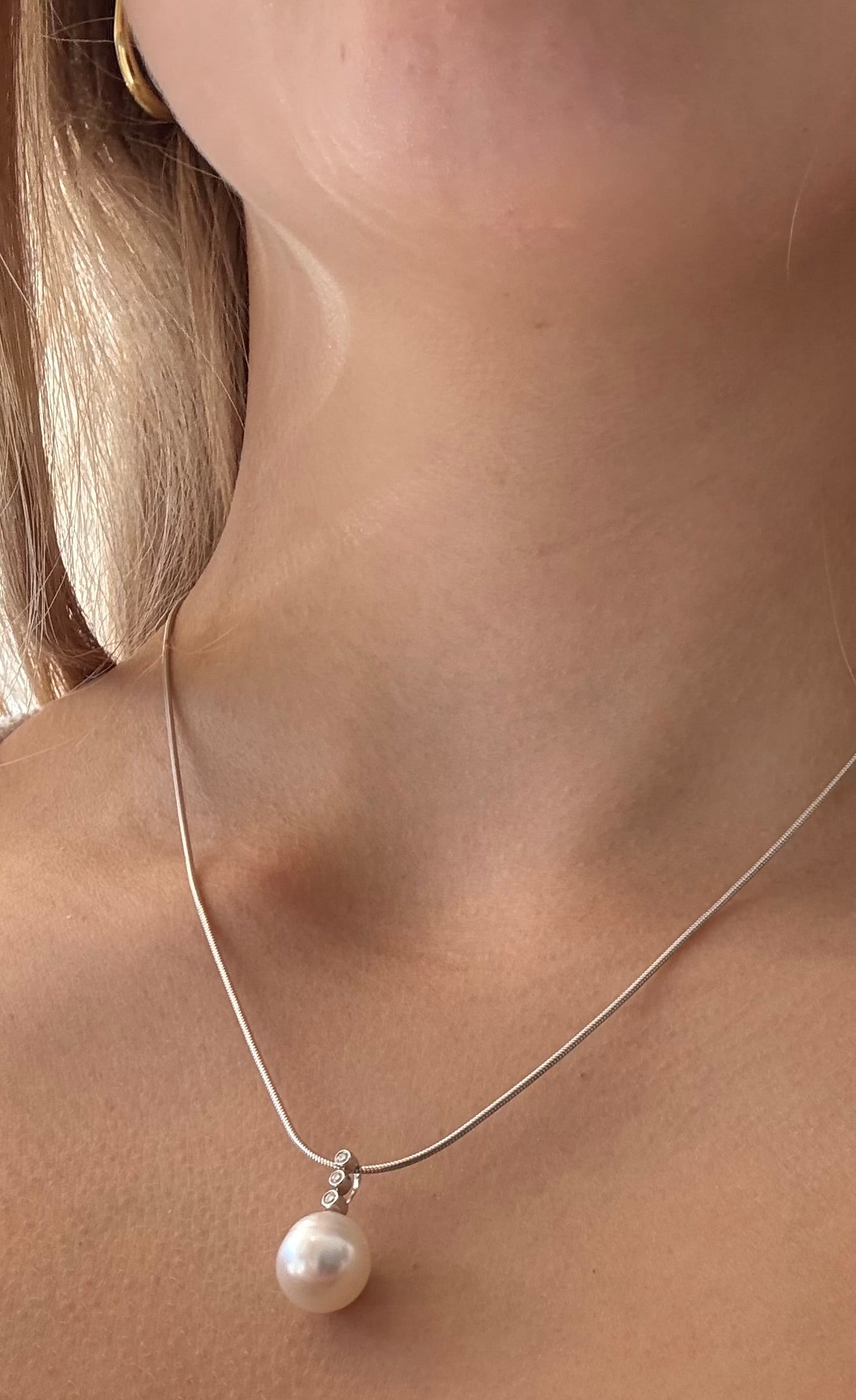 Australian pearl diamond pendant in white gold with genuine pearl and diamond detailing