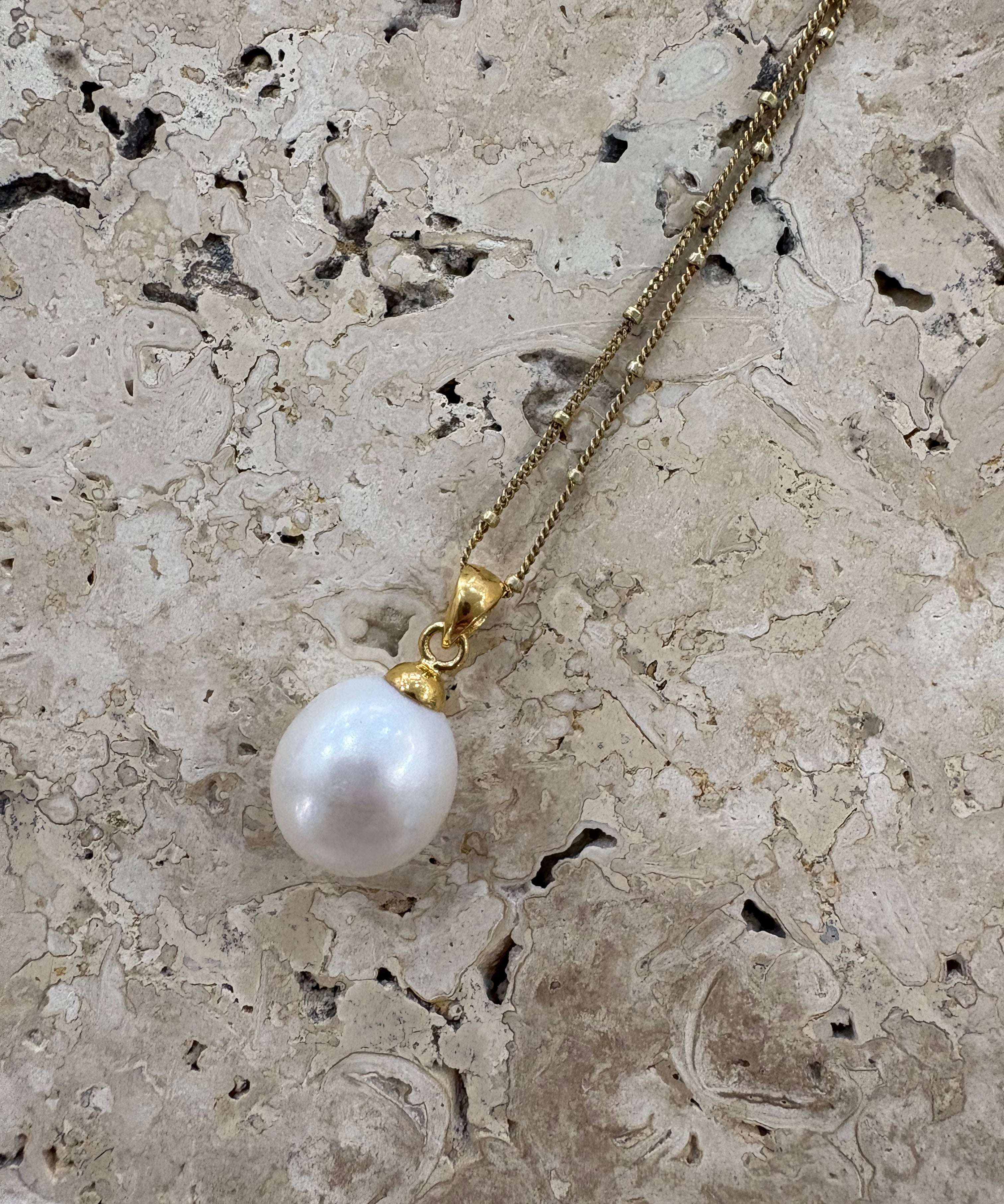 Keshi pearl pendant in gold vermeil over 925 sterling silver