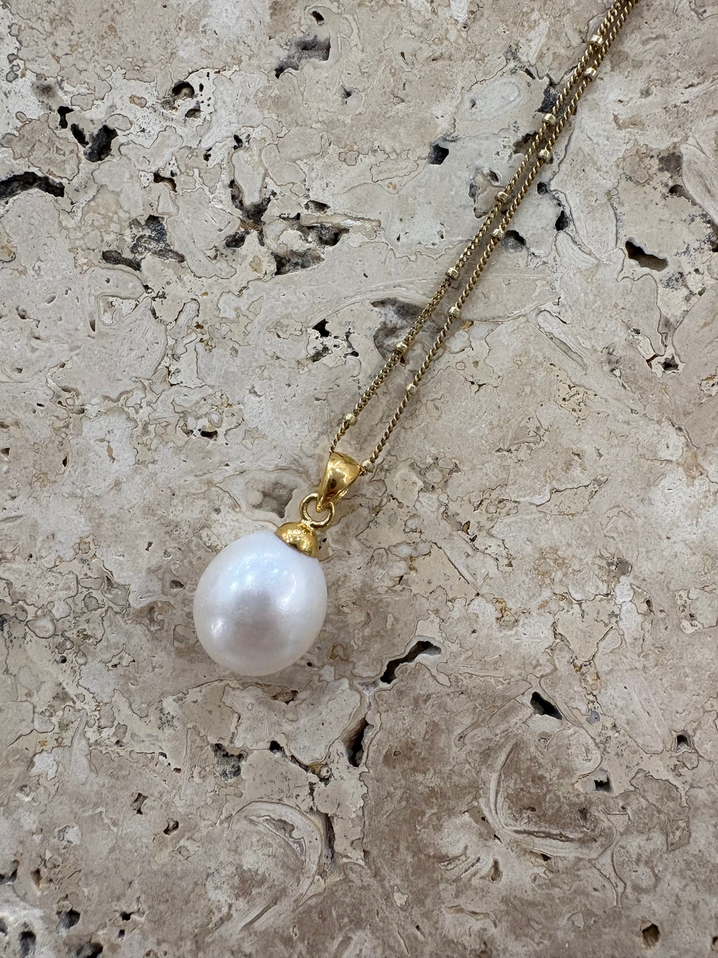 Keshi pearl pendant in gold vermeil over 925 sterling silver