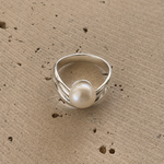 Moon Tide Pearl Ring Silver