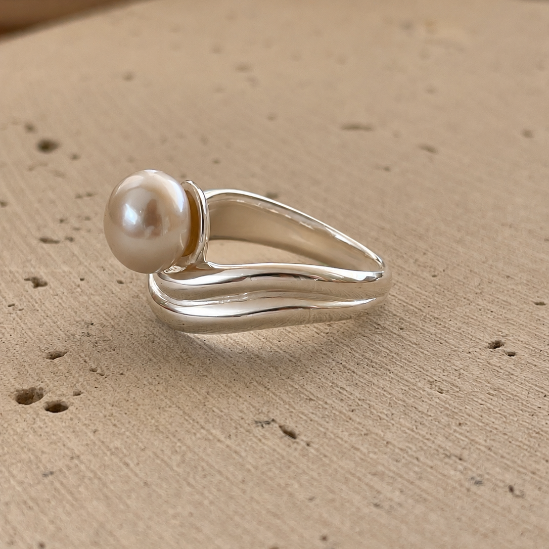 Moon Tide Pearl Ring Silver