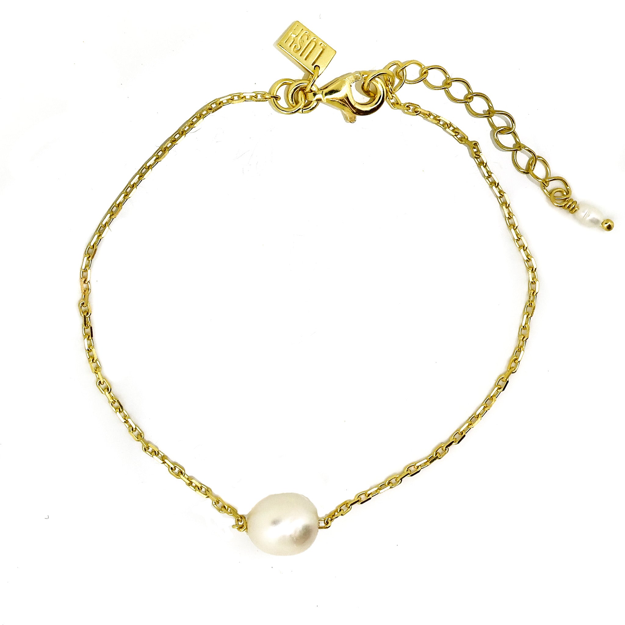 gold bracelet with dainty pearl 