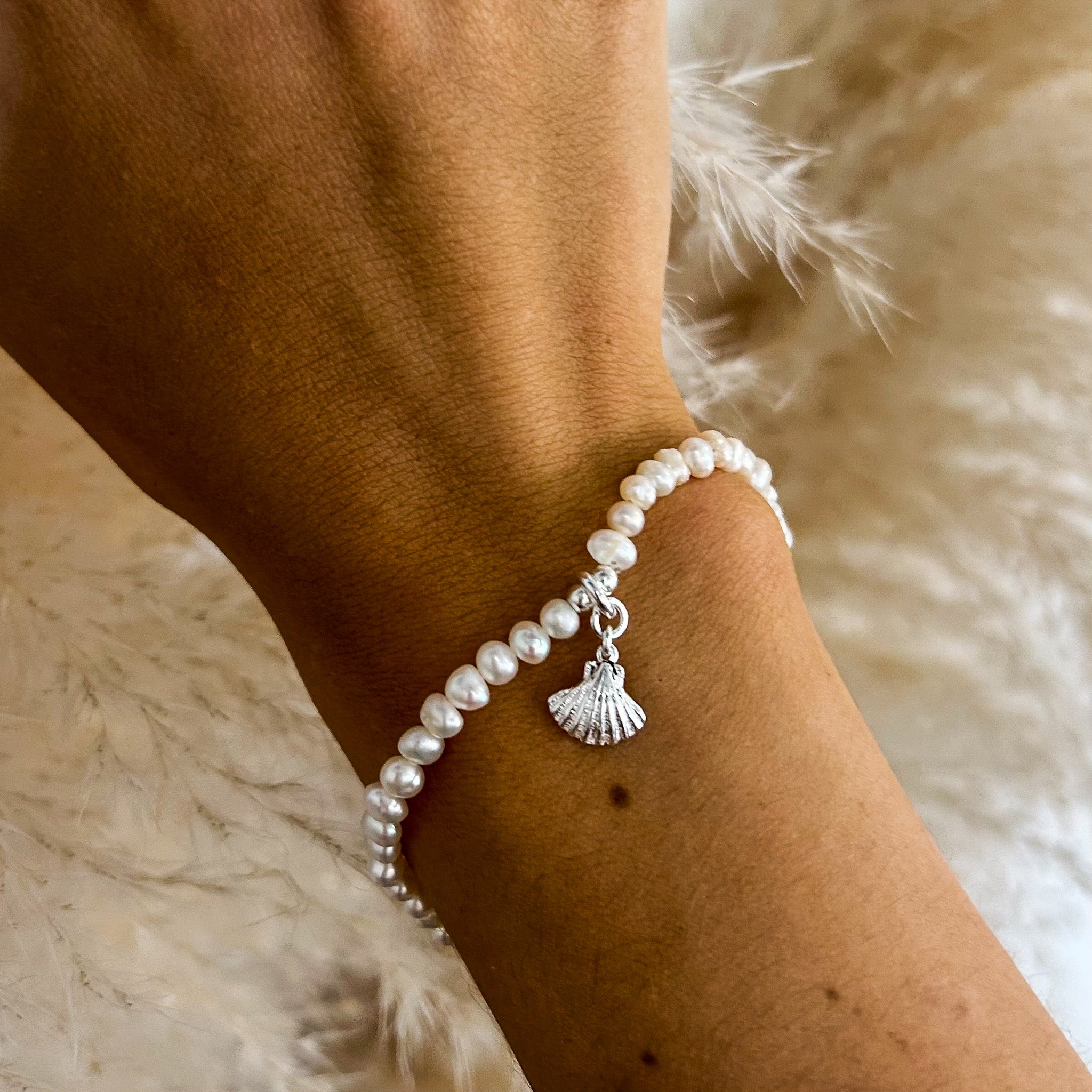 dainty freshwater pearl bracelet with shell charm