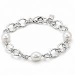Freshwater pearl bracelet with chunky sterling silver chain links, with a soft coastal-inspired look.