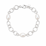Freshwater pearl bracelet with chunky sterling silver chain links, with a soft coastal-inspired look.