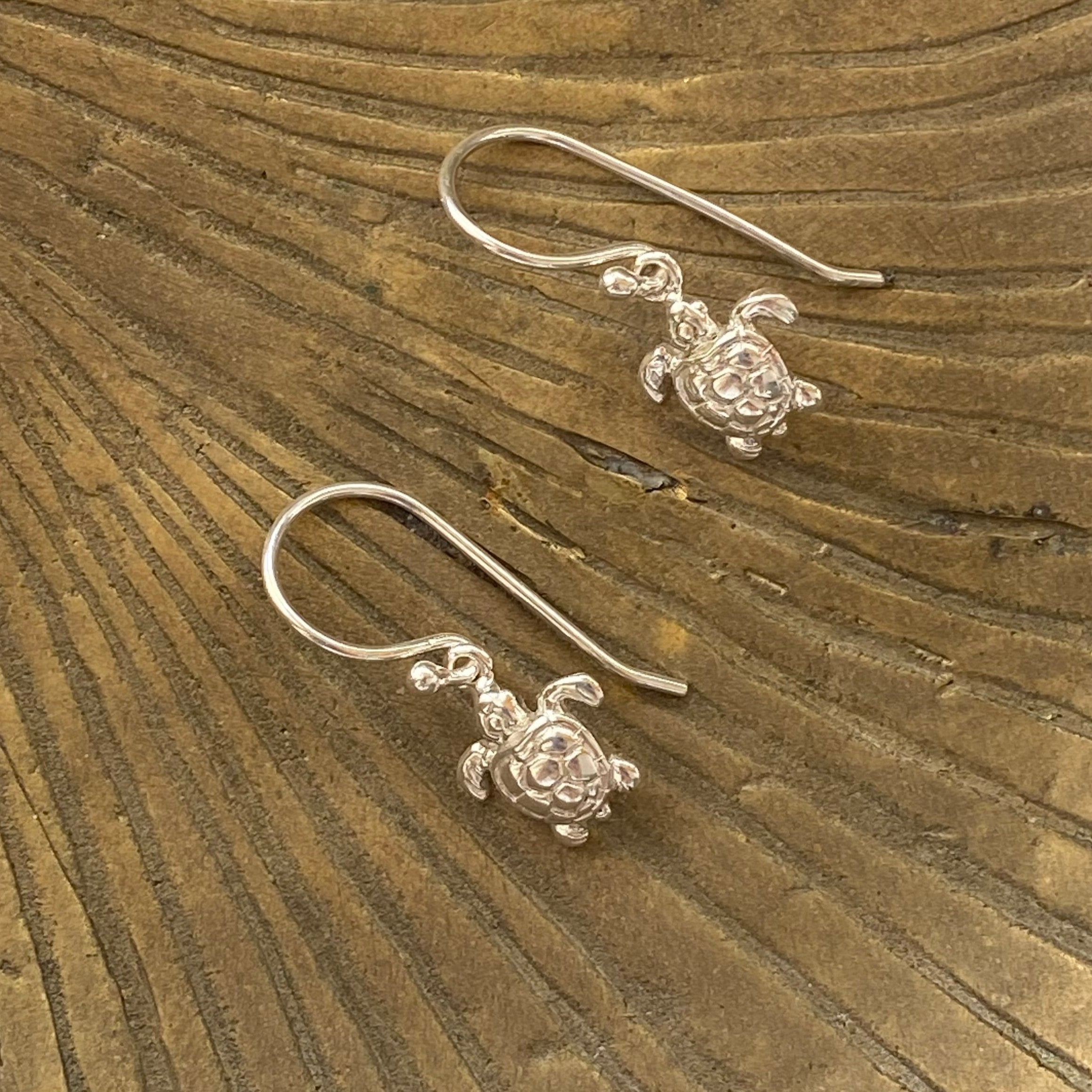 Turtle hook earrings silver 
