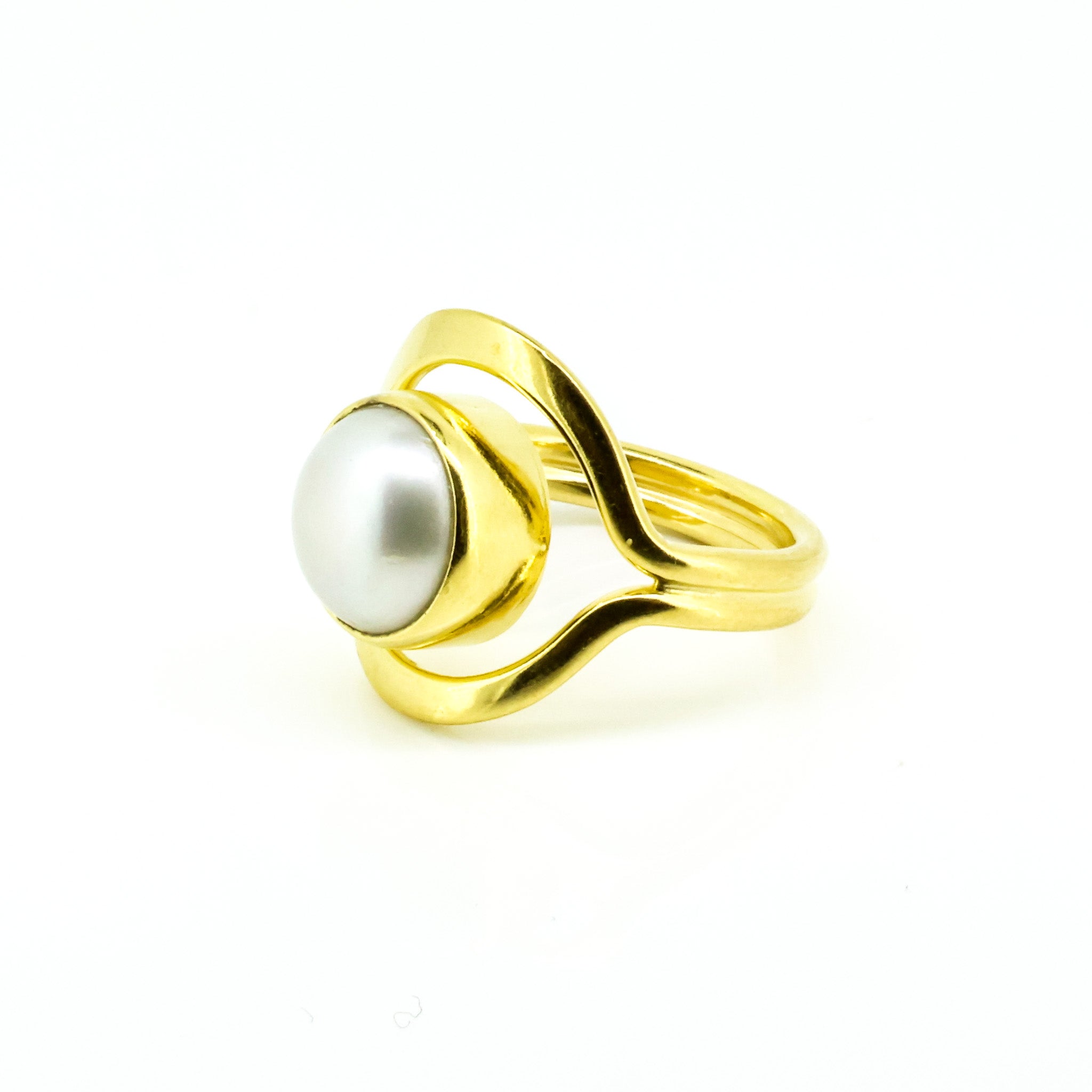 gold pearl ring with pearl