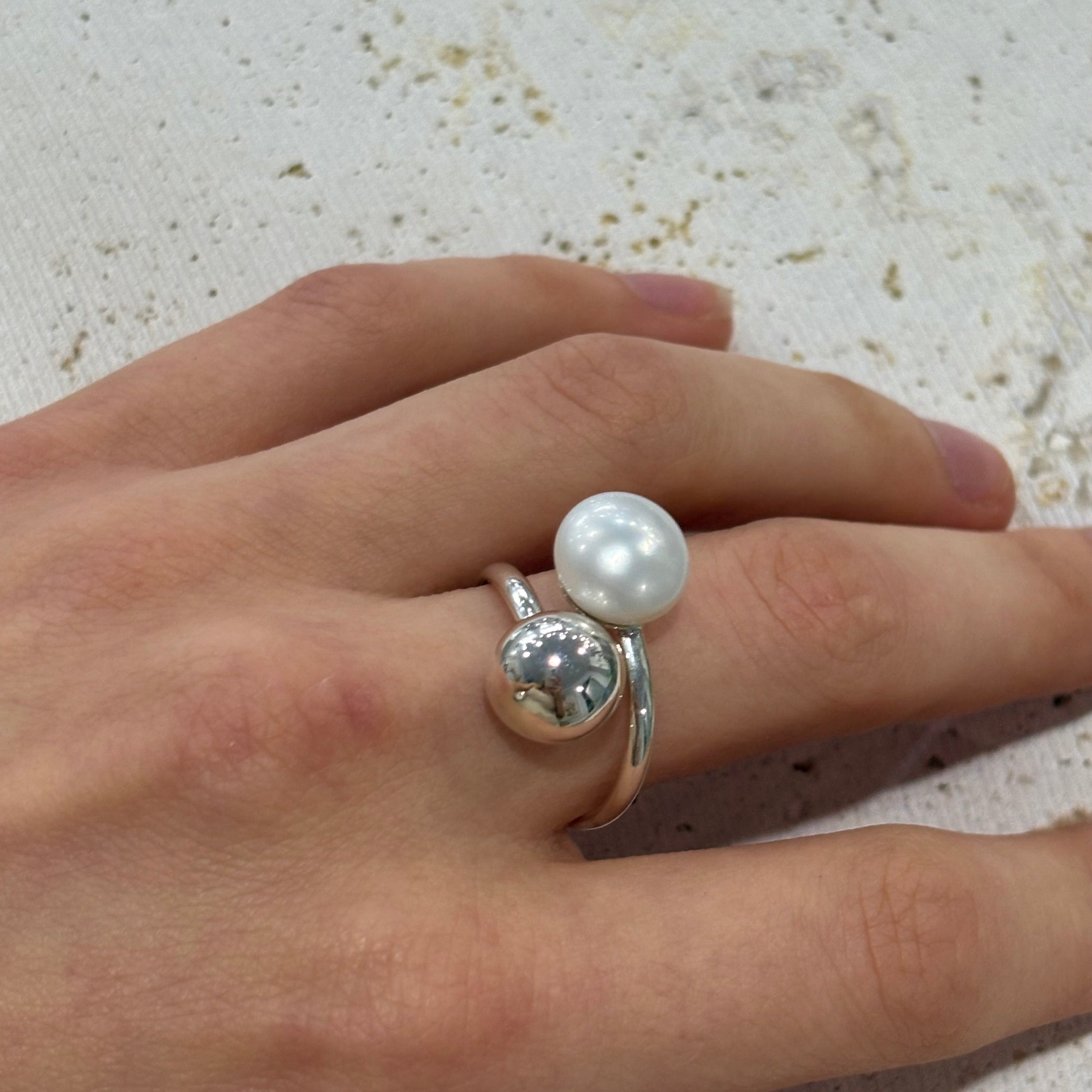 freshwater pearl ring in silver