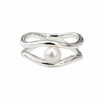 Silver ring a small pearl