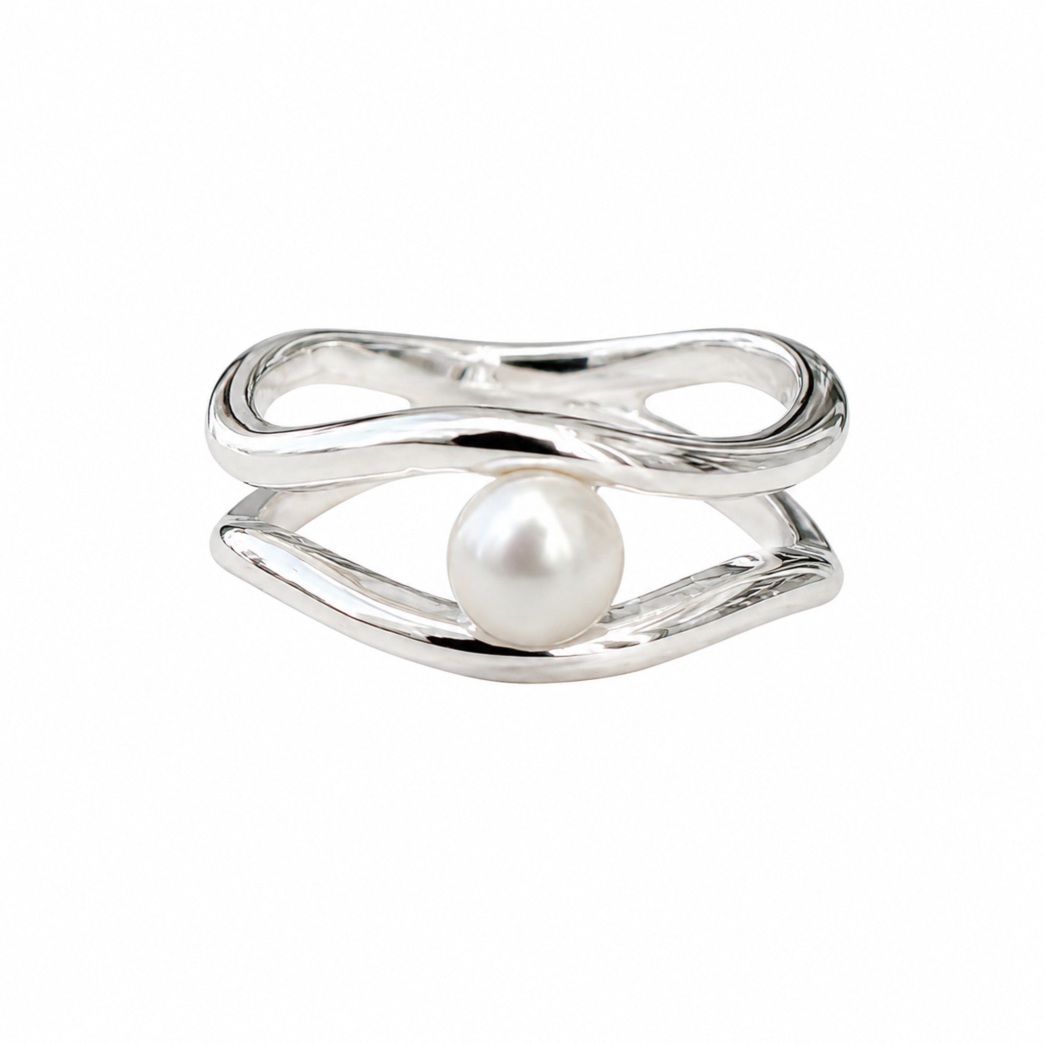 Silver ring a small pearl