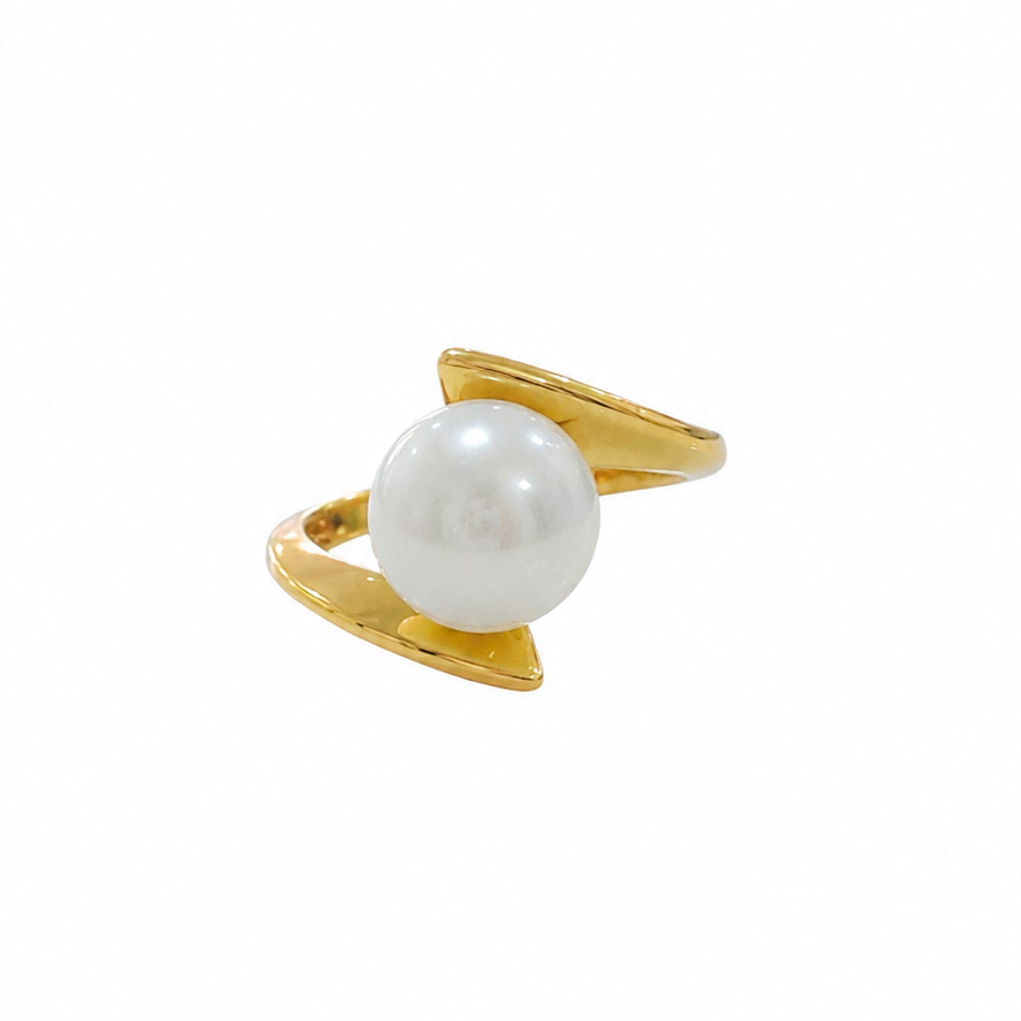 gold band ring with a freshwater pearl designed like a whirlpool effect with bands of gold each side designed in broome by Lush Designs jewellery