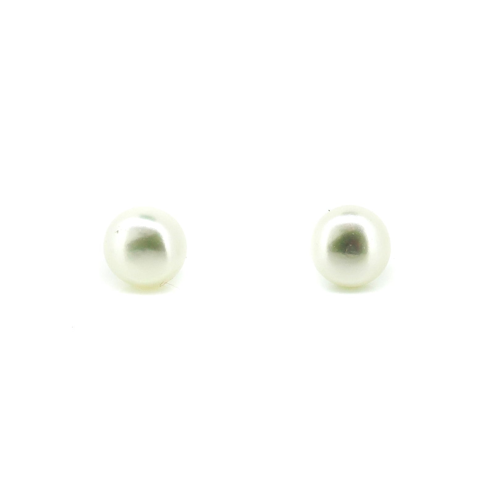 Pair of white pearl 7mm stud earrings