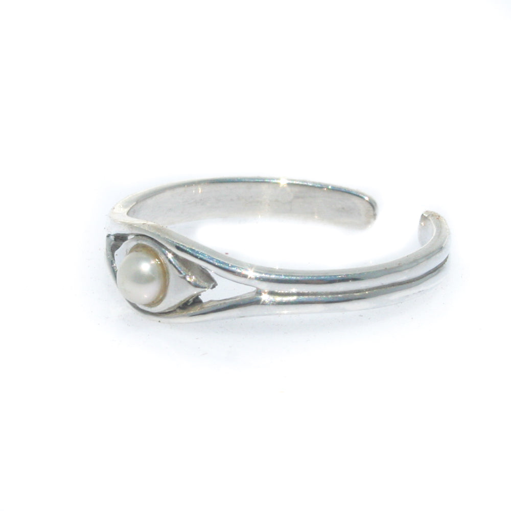 silver toe ring with pearl detail
