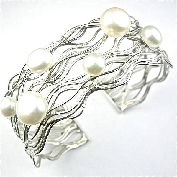 pearl bracelet