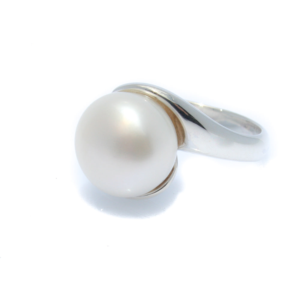 ladies pearl ring